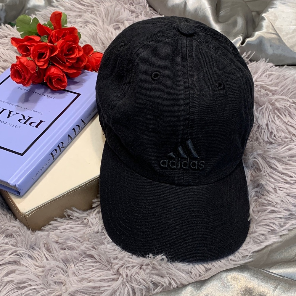 🌹adidas Black Adjustable Baseball Cap with Embroidered Logo - unisex